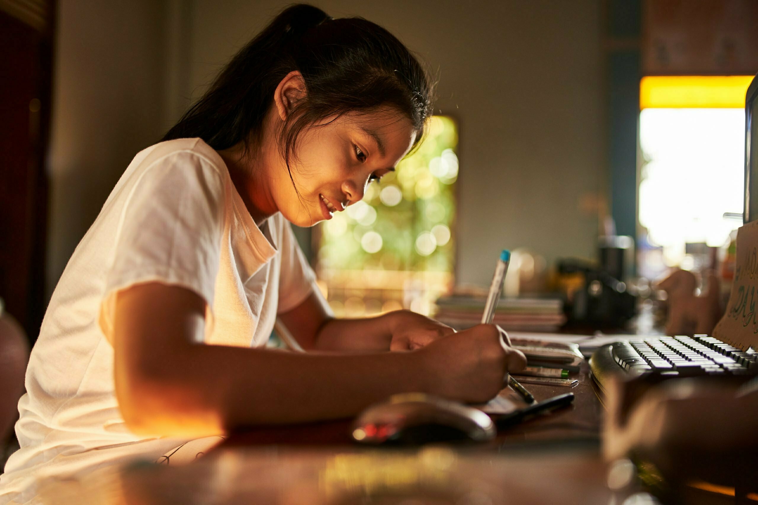 What Is the Best Lighting for Your Teen’s Study Space?